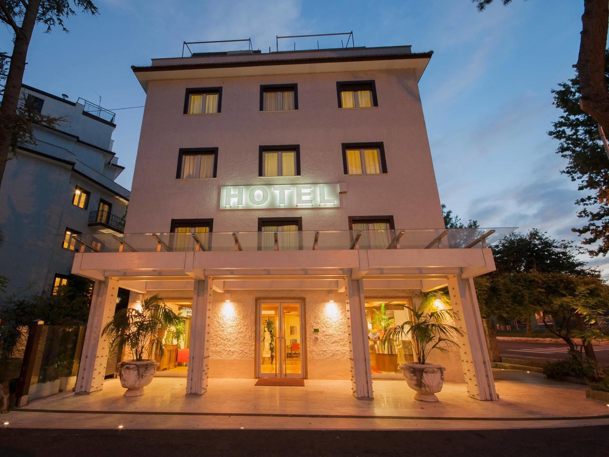 Hotel La Pergola Roma Esterno foto